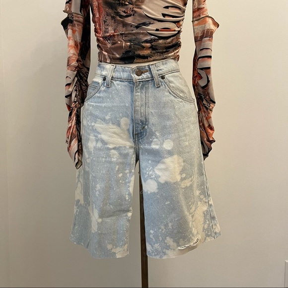 Vintage Levi’s Shorts - Picture 2 of 4